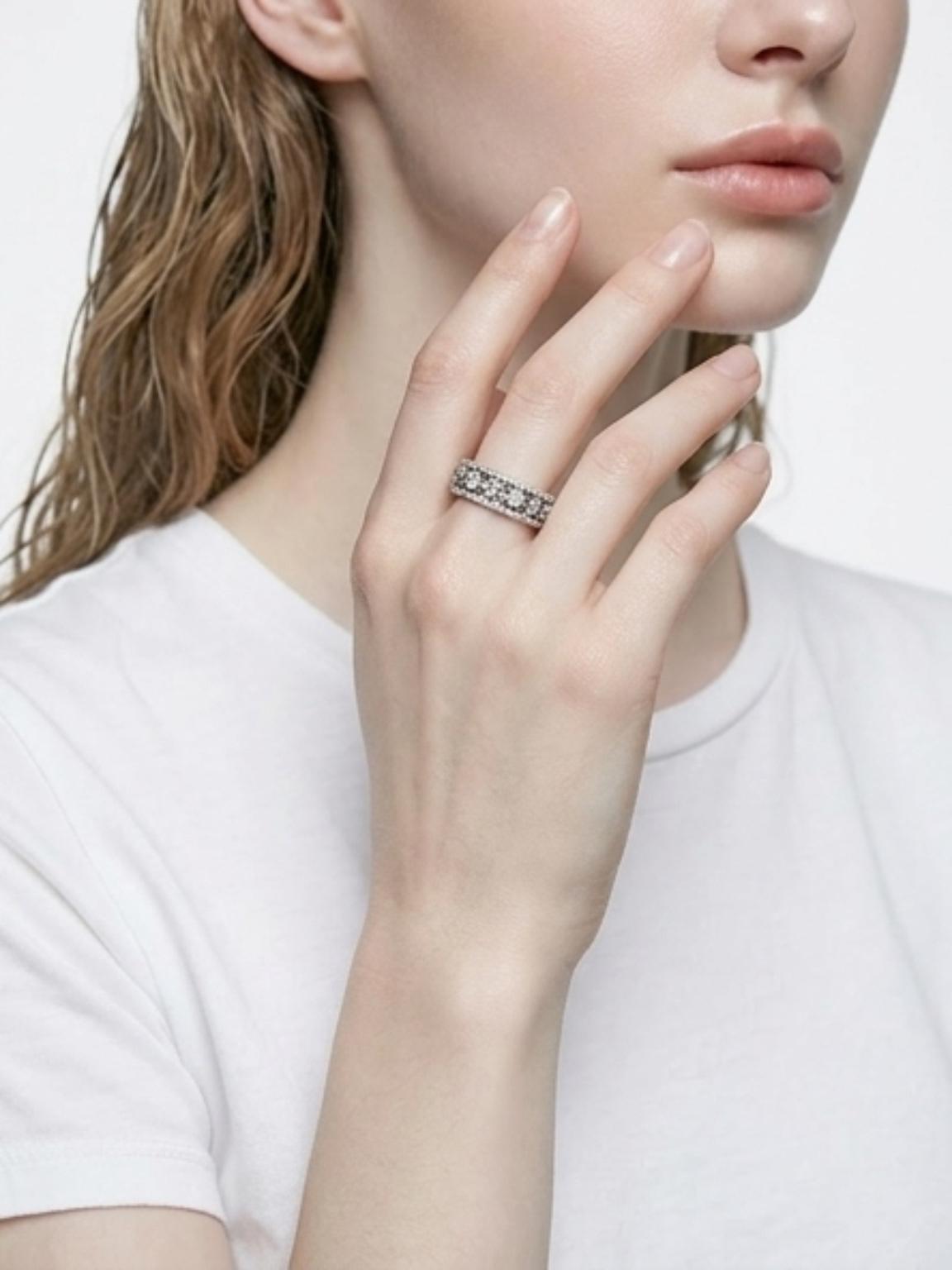 Sparkling Daisy Floral Eternity Ring